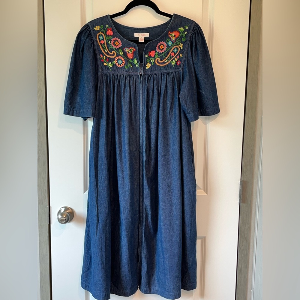 Go Softly Patio Embroidered Full Zip Denim Chambray Housedress Sz. Small